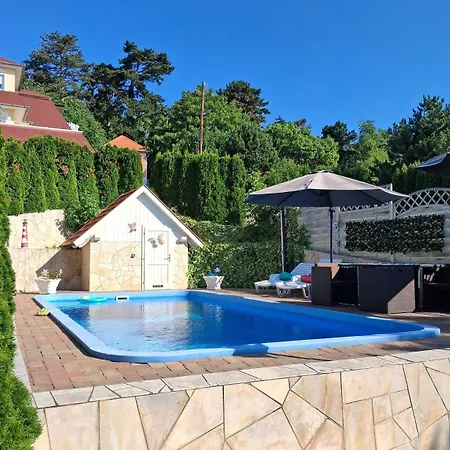Szepkilato Koezepso Szint Medencevel Es Kilatassal Apartment Balatongyörök