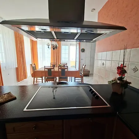 Apartmán Szepkilato Koezepso Szint Medencevel Es Kilatassal